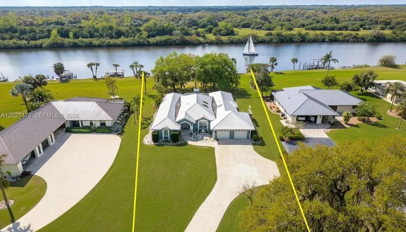1261 RIVERBEND DR, Other City - In The State Of Florida FL 33935