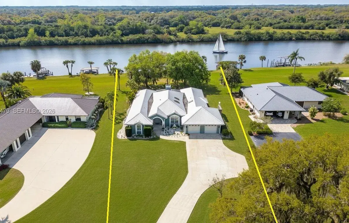 1261 RIVERBEND DR, Other City - In The State Of Florida FL 33935