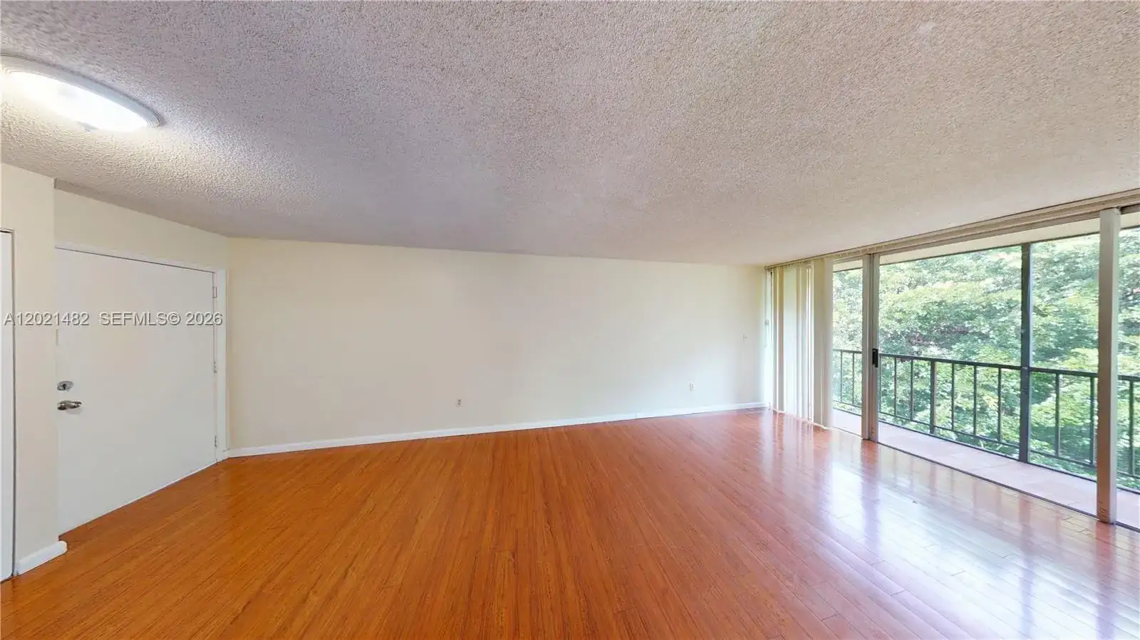 8860 Fontainebleau Blvd # 405, Miami FL 33172 photo 3