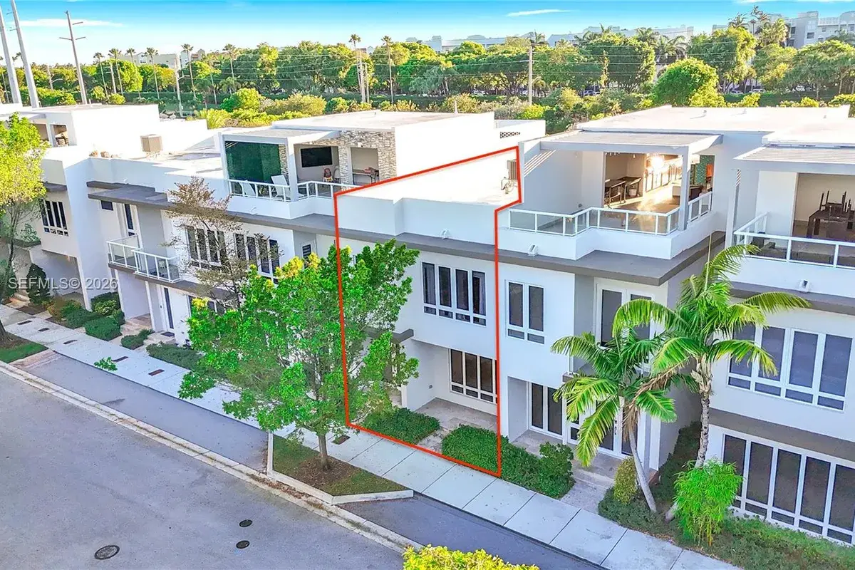 6400 NW 105th Pl, Doral FL 33178