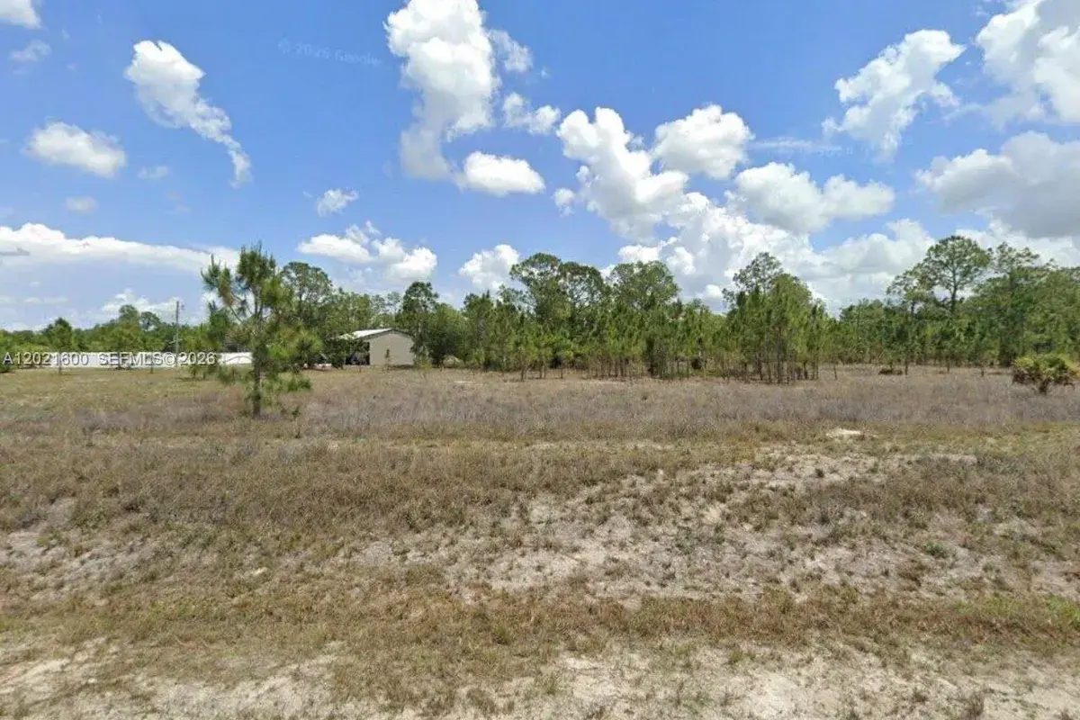 1510 Mcarthur Ave, Lehigh Acres FL 33972