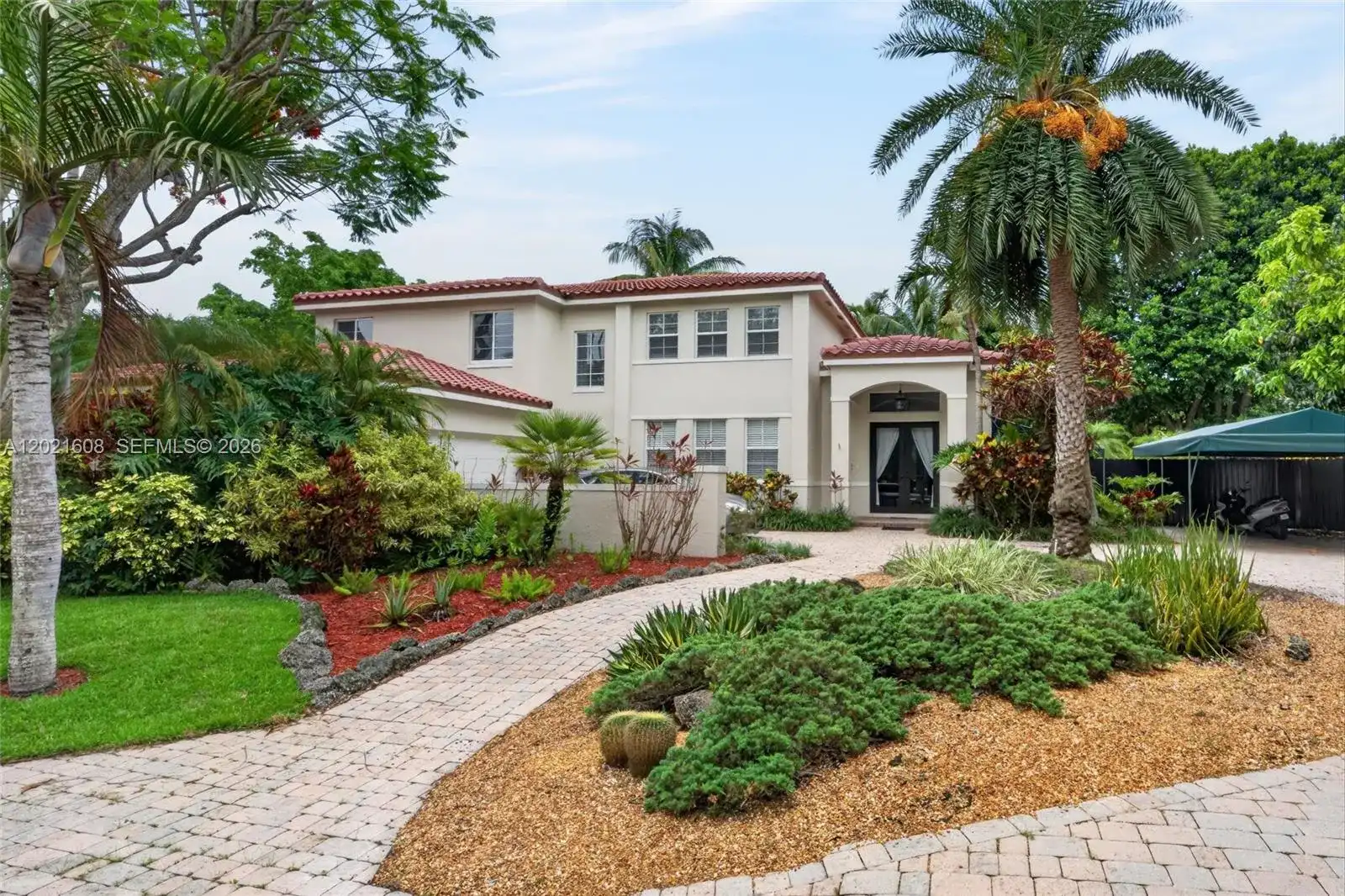 8204 SW 171st St, Palmetto Bay FL 33157
