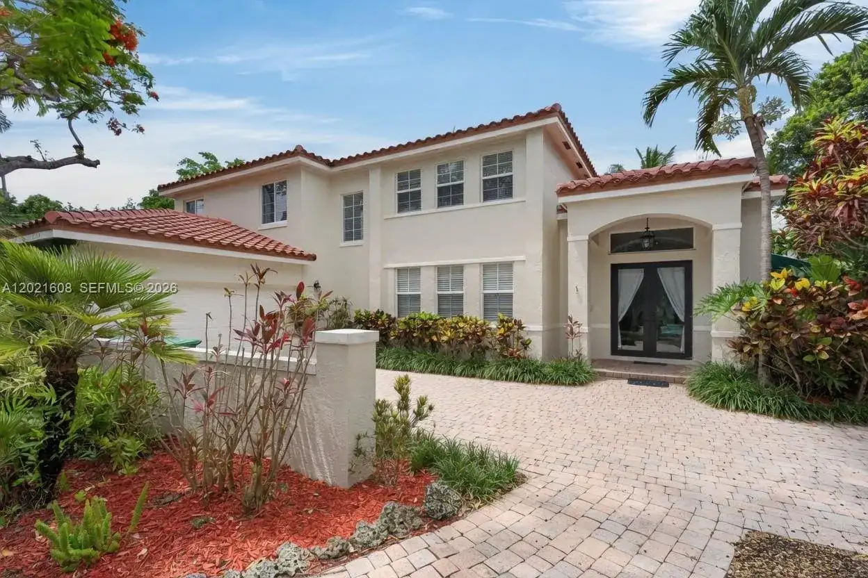 8204 SW 171st St, Palmetto Bay FL 33157 photo 2
