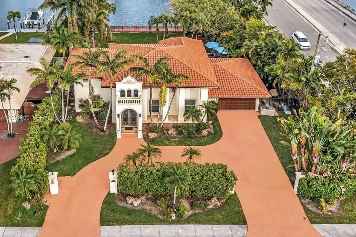 900 Diplomat Pkwy, Hallandale Beach FL 33009