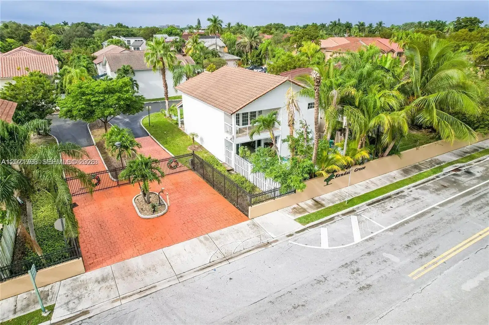 8909 SW 108th Cir Ct, Miami FL 33176 photo 3