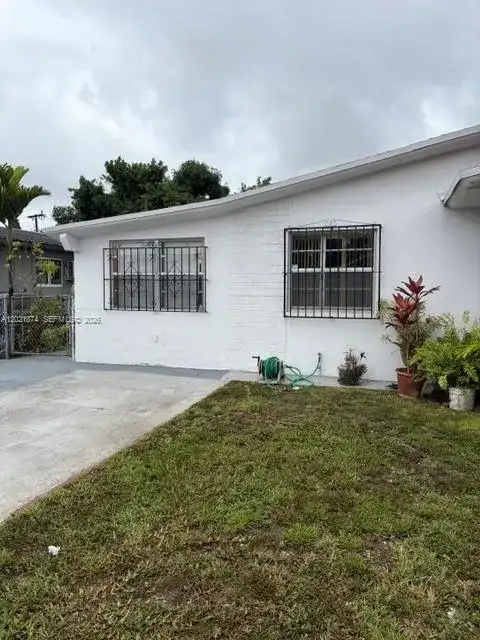 336 E 41st St, Hialeah FL 33013 photo 2