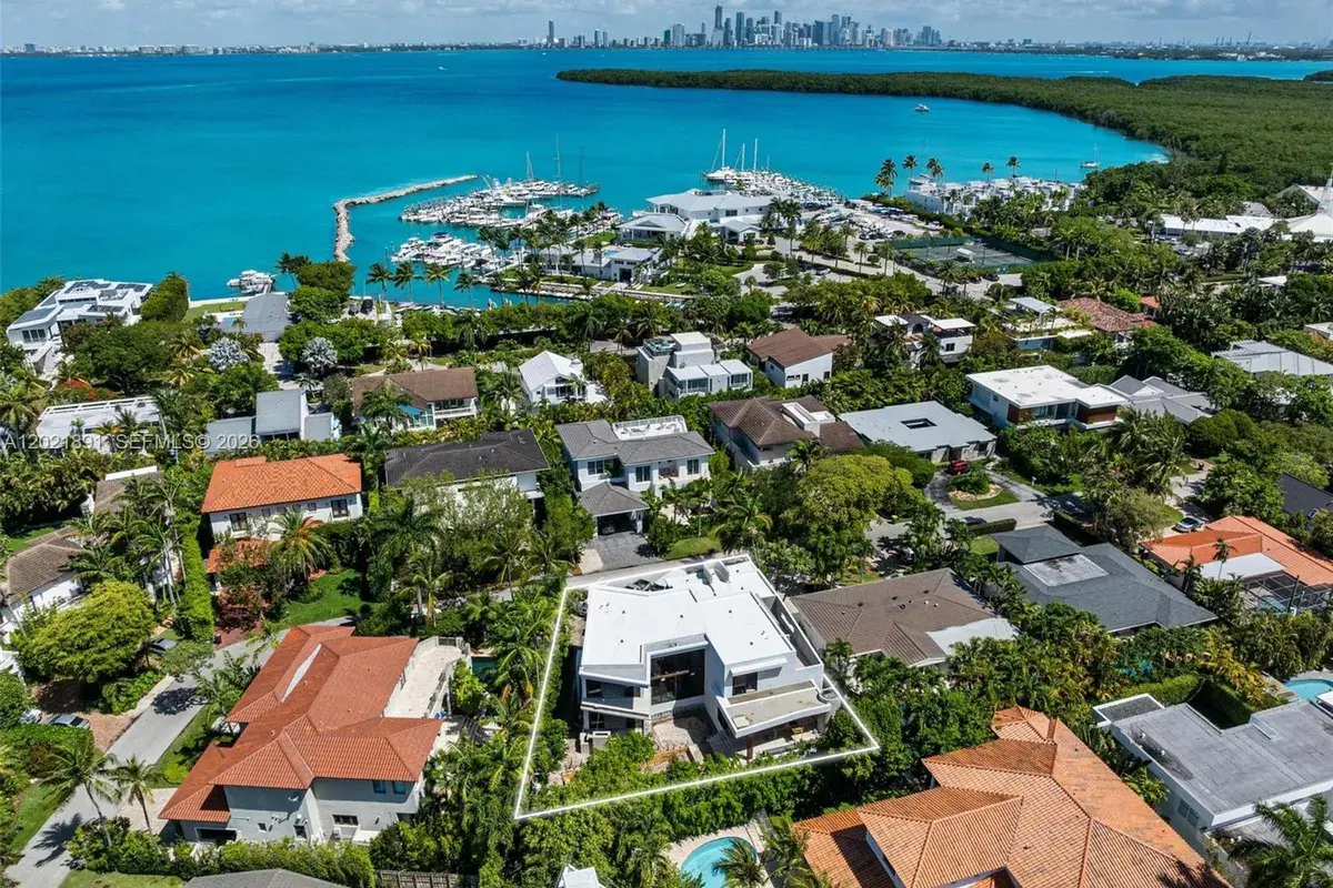 238 Buttonwood Dr, Key Biscayne FL 33149