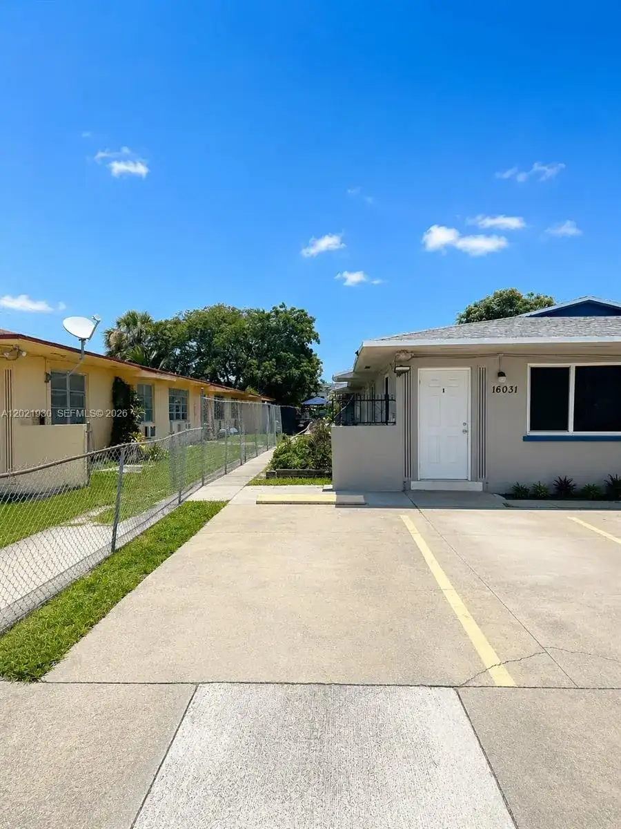 16031 NE 19th Pl, North Miami Beach FL 33162 photo 2
