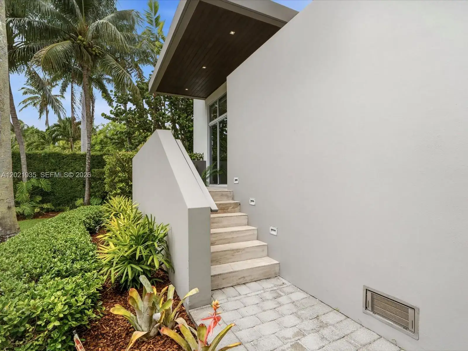 125 Hampton Ln, Key Biscayne FL 33149 photo 3