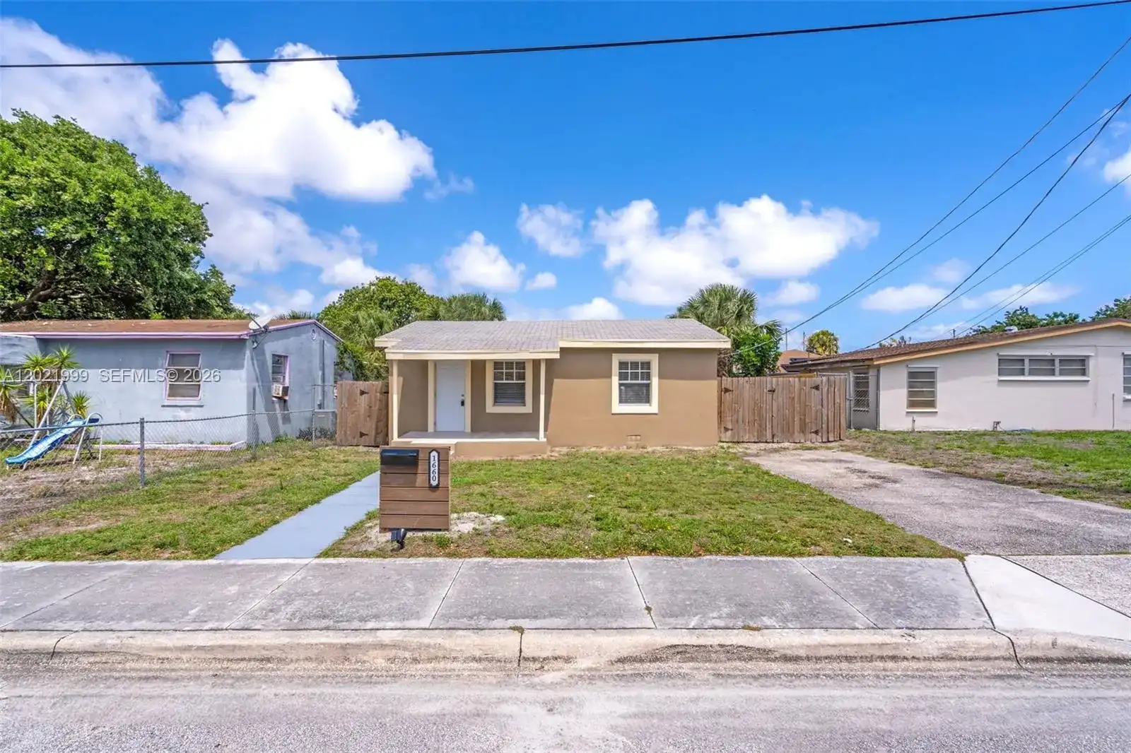 1660 W 26th St, Riviera Beach FL 33404