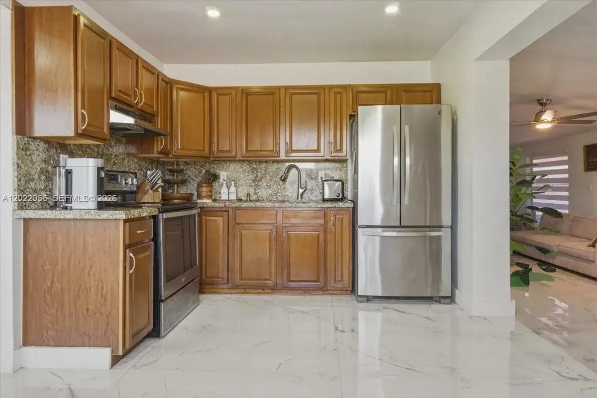 120 W 50th St, Hialeah FL 33012 photo 2