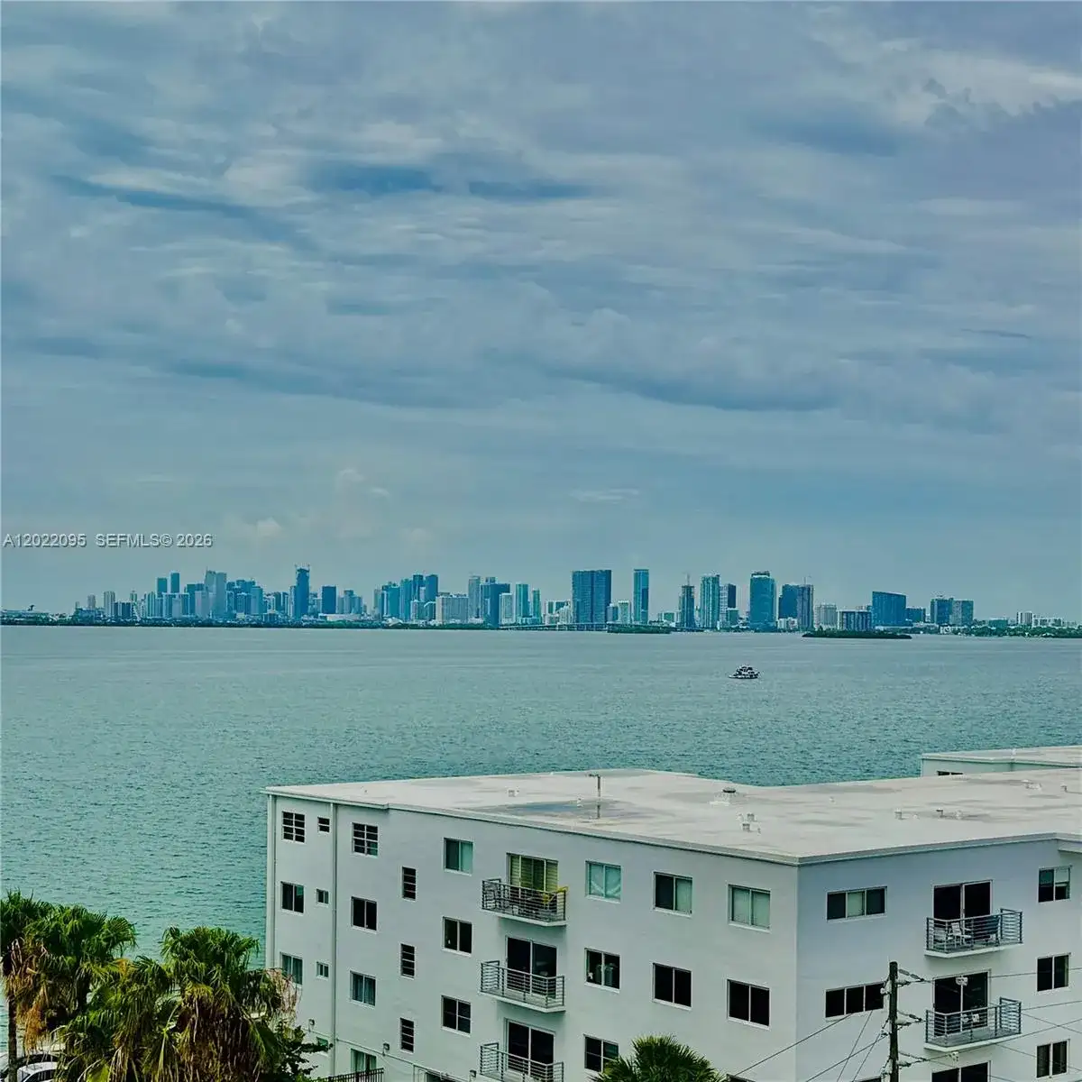 7501 E Treasure Dr # 7R, North Bay Village FL 33141 photo 3