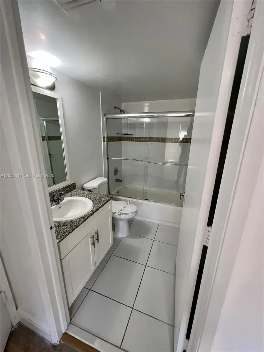 9591 Fontainebleau Blvd # 514, Miami FL 33172 photo 4