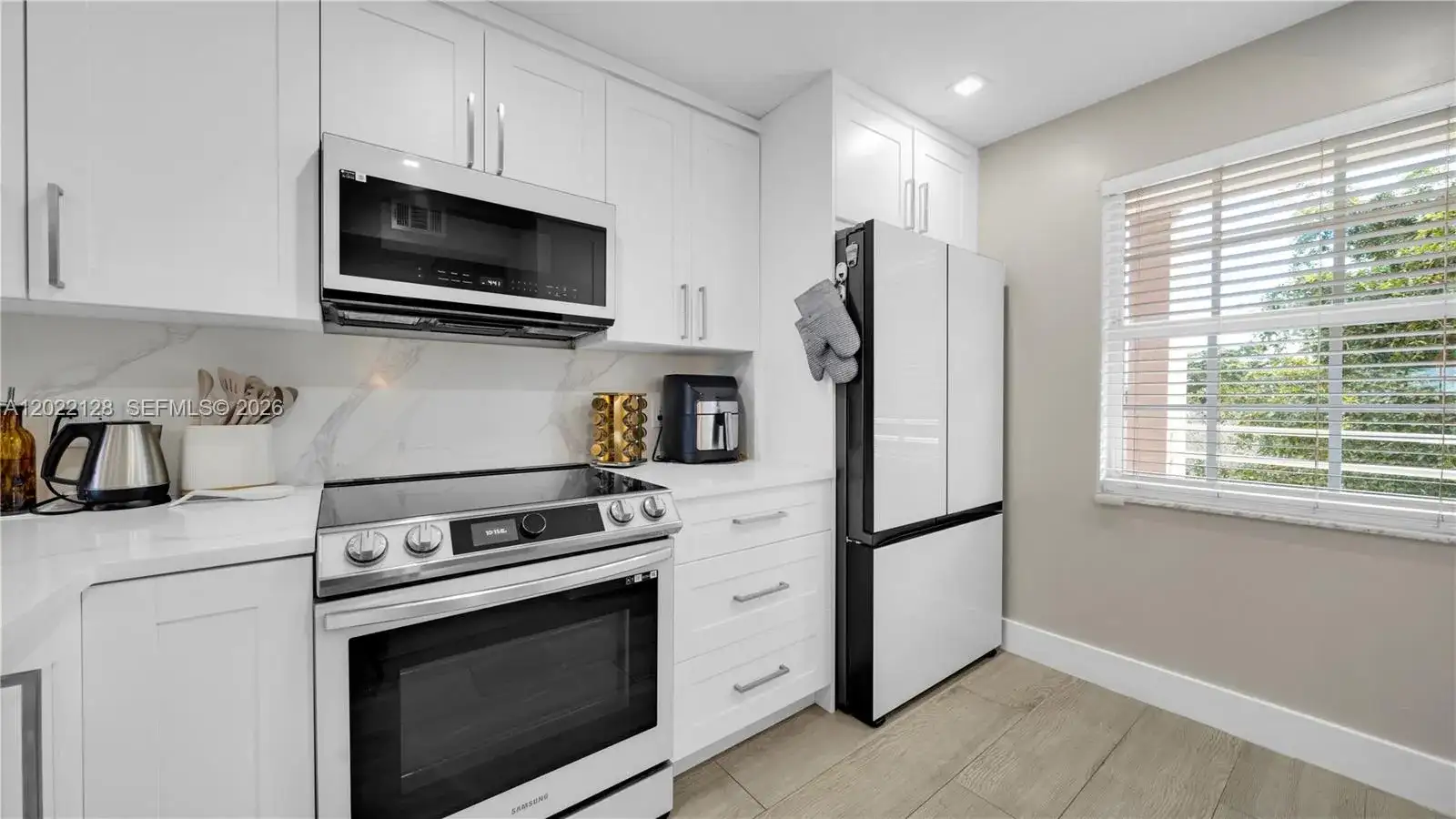 605 Oaks Dr # 502, Pompano Beach FL 33069 photo 2