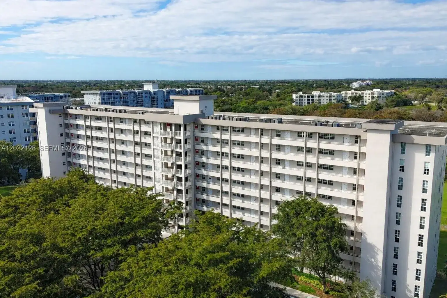 605 Oaks Dr # 502, Pompano Beach FL 33069 photo 4