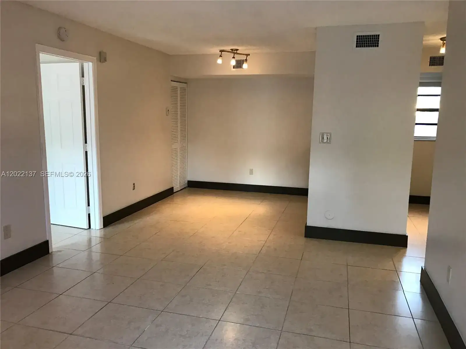 18224 Mediterranean Blvd # 17, Miami FL 33015 photo 3