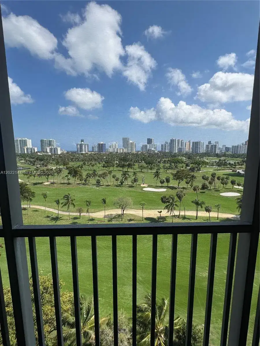 20335 W Country Club Dr # 1205, Aventura FL 33180 photo 2
