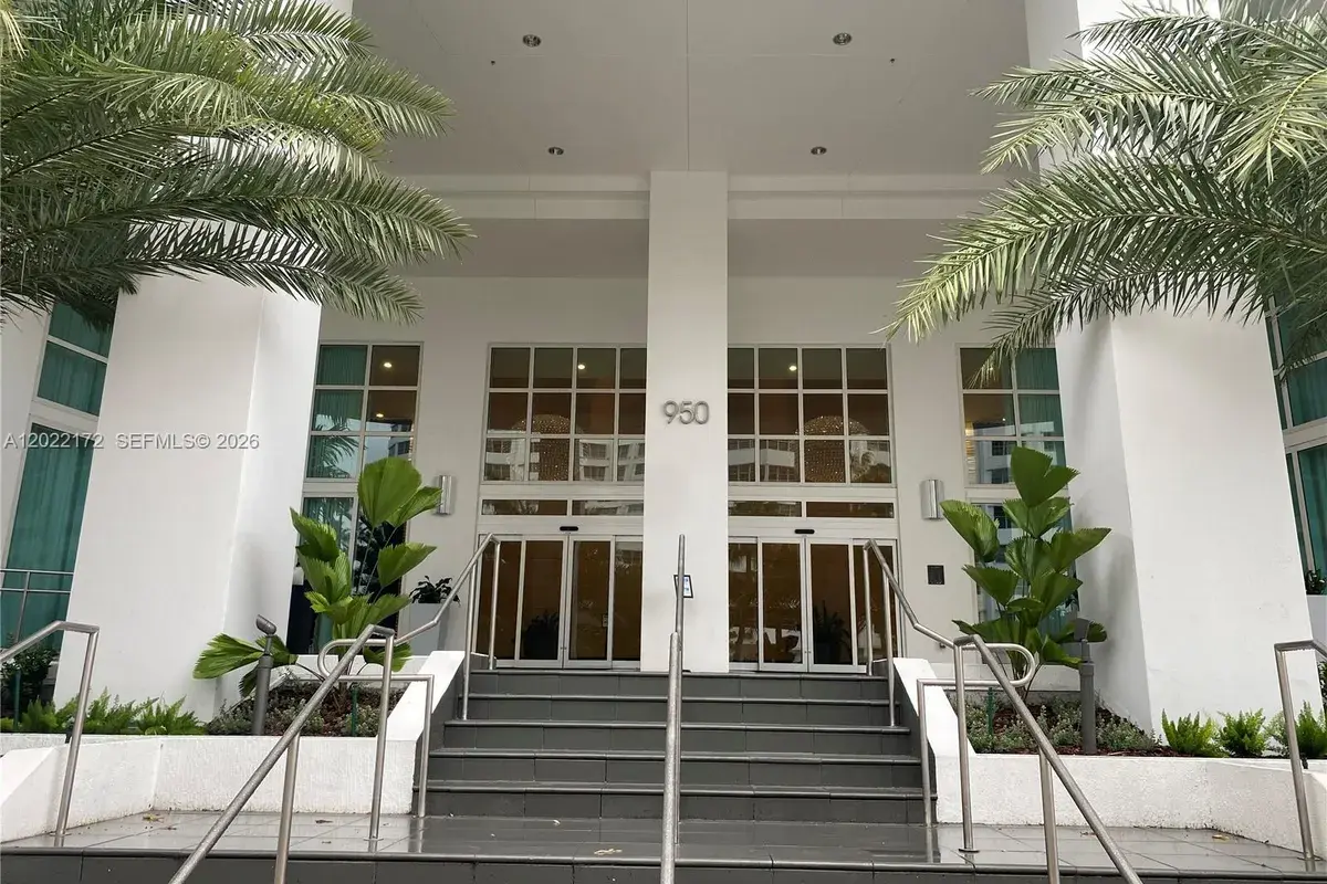 950 Brickell Bay Dr # 2206, Miami FL 33131