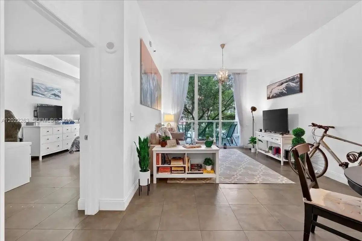 31 SE 5th St # 203, Miami FL 33131 photo 4