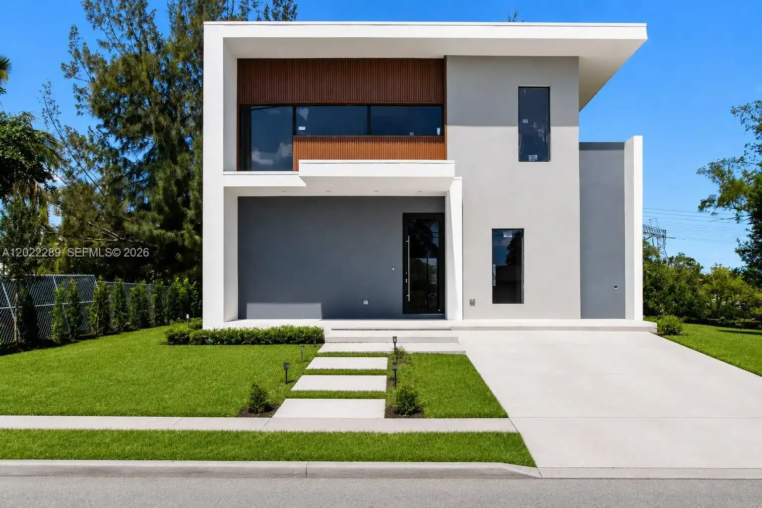 201 NW 14 WAY, Dania Beach FL 33004