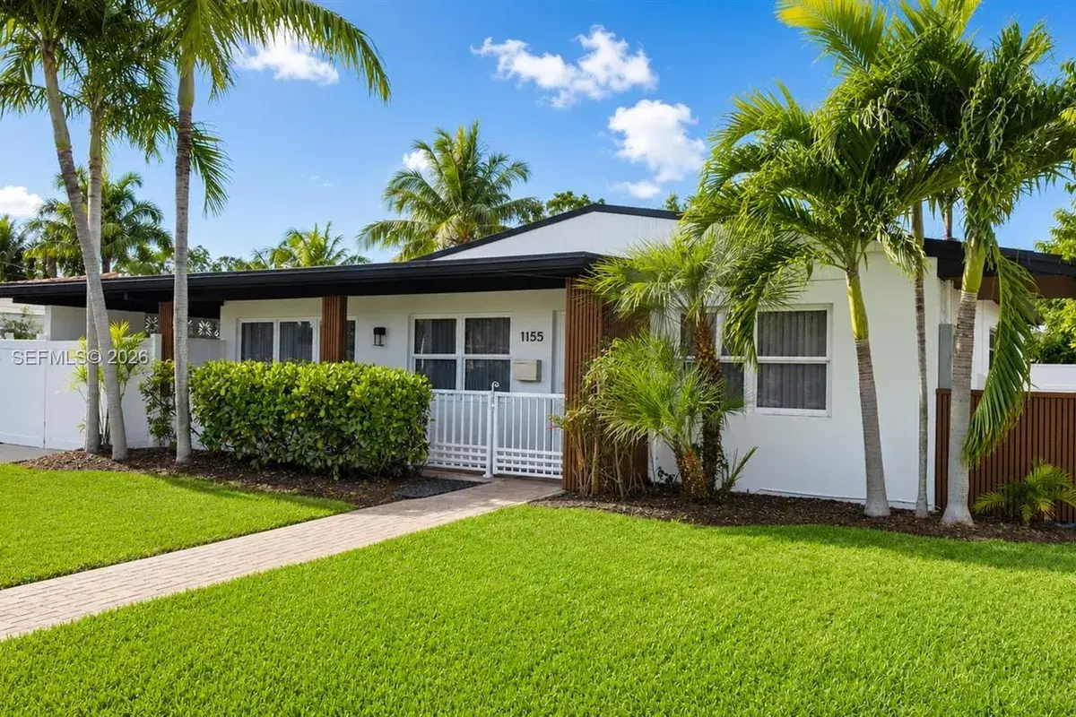 1155 Hayes St, Hollywood FL 33019