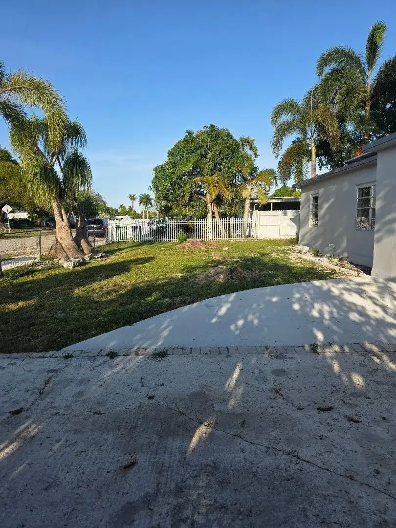 15340 Garfield Dr, Homestead FL 33033 photo 2
