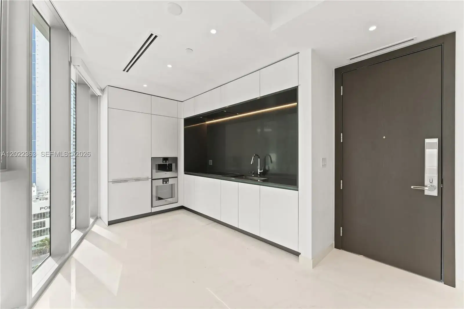 300 Biscayne Blvd Way # 1406, Miami FL 33131 photo 4