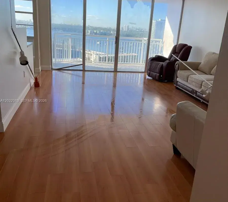 18021 Biscayne Blvd, Aventura FL 33160