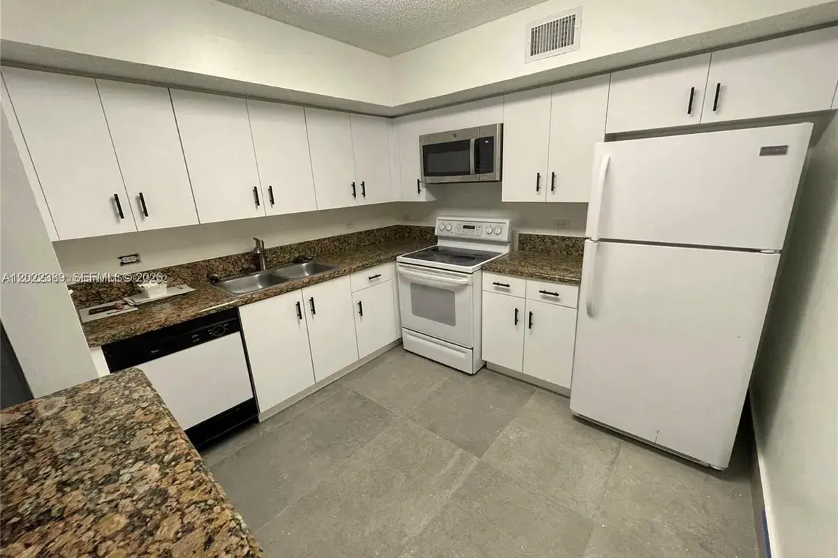 3660 N 56th Ave # 609, Hollywood FL 33021