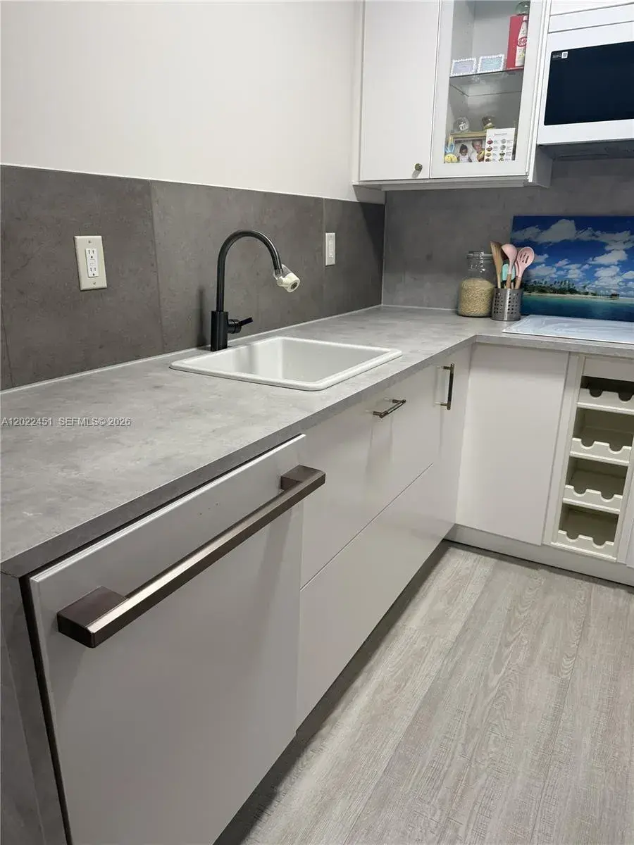 1824 Monroe St # 7, Hollywood FL 33020