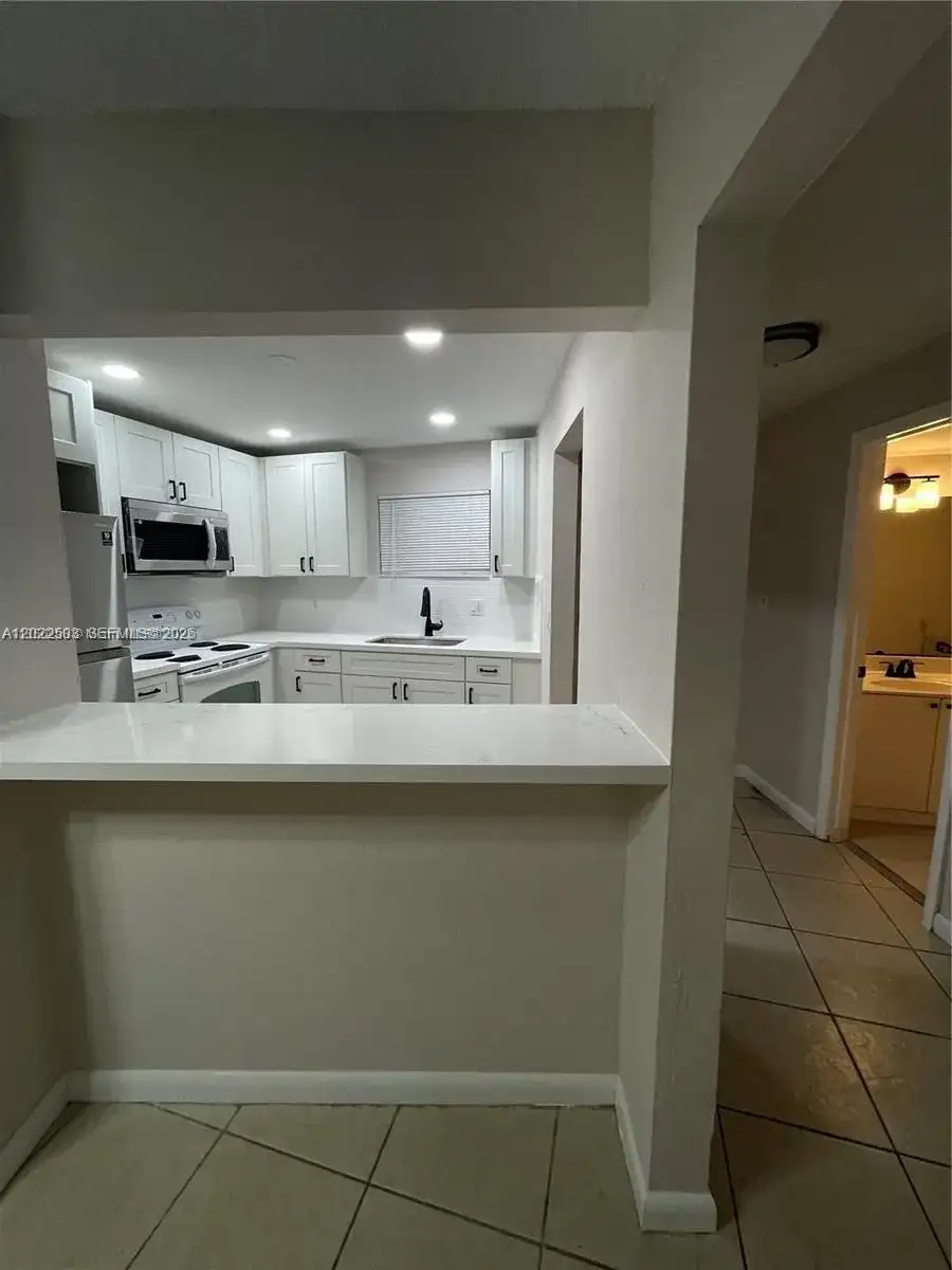 4255 N University Dr # 109, Sunrise FL 33351 photo 2