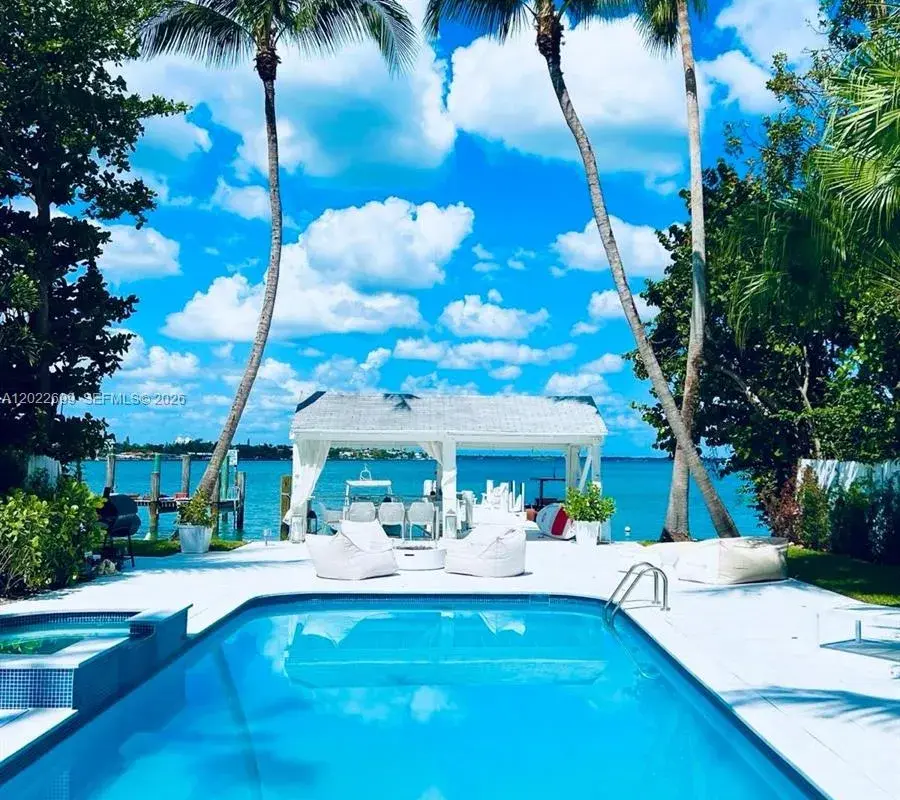 8300 Hawthorne Ave, Miami Beach FL 33141