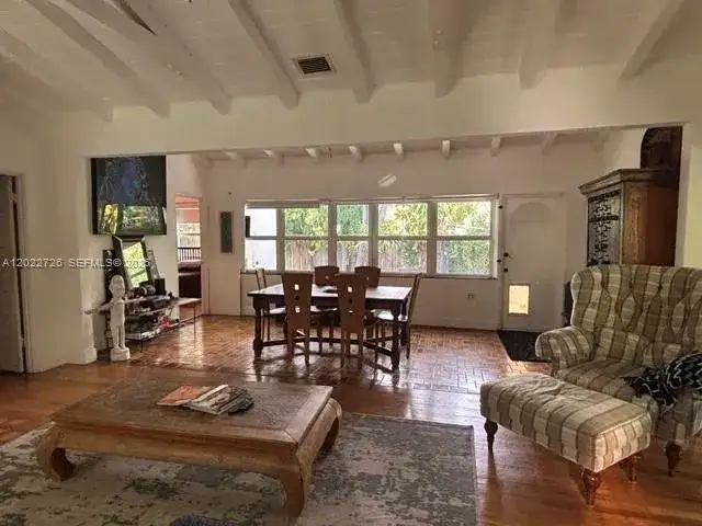 8228 NE 8th Ct, Miami FL 33138 photo 4