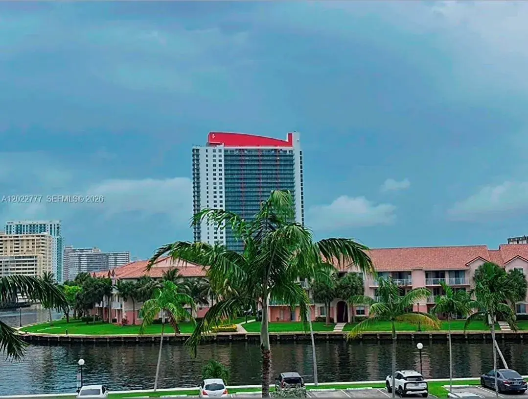 200 Leslie Dr # 324, Hallandale Beach FL 33009