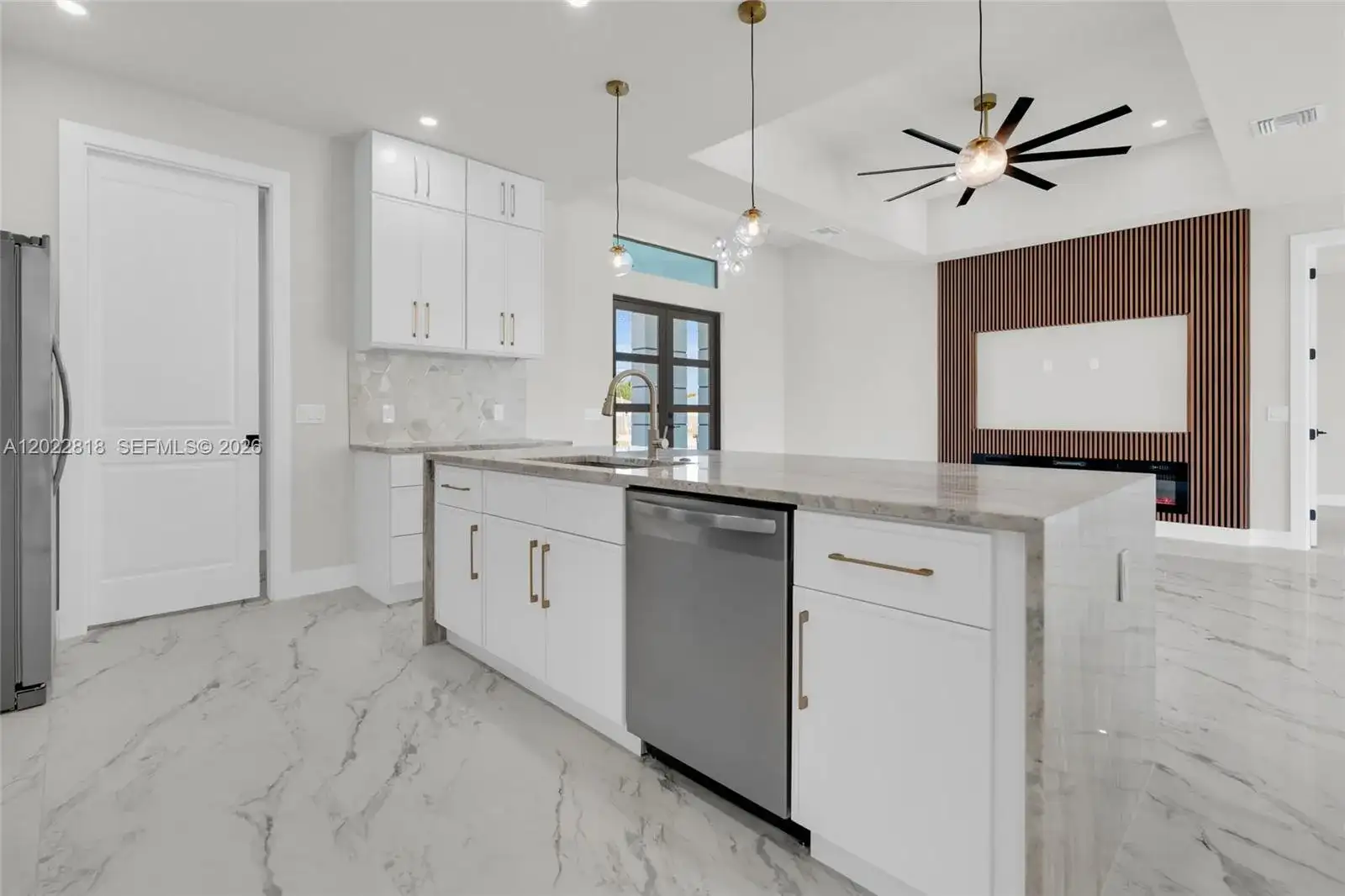 1413 NE 4TH PL, Cape Coral FL 33909 photo 4
