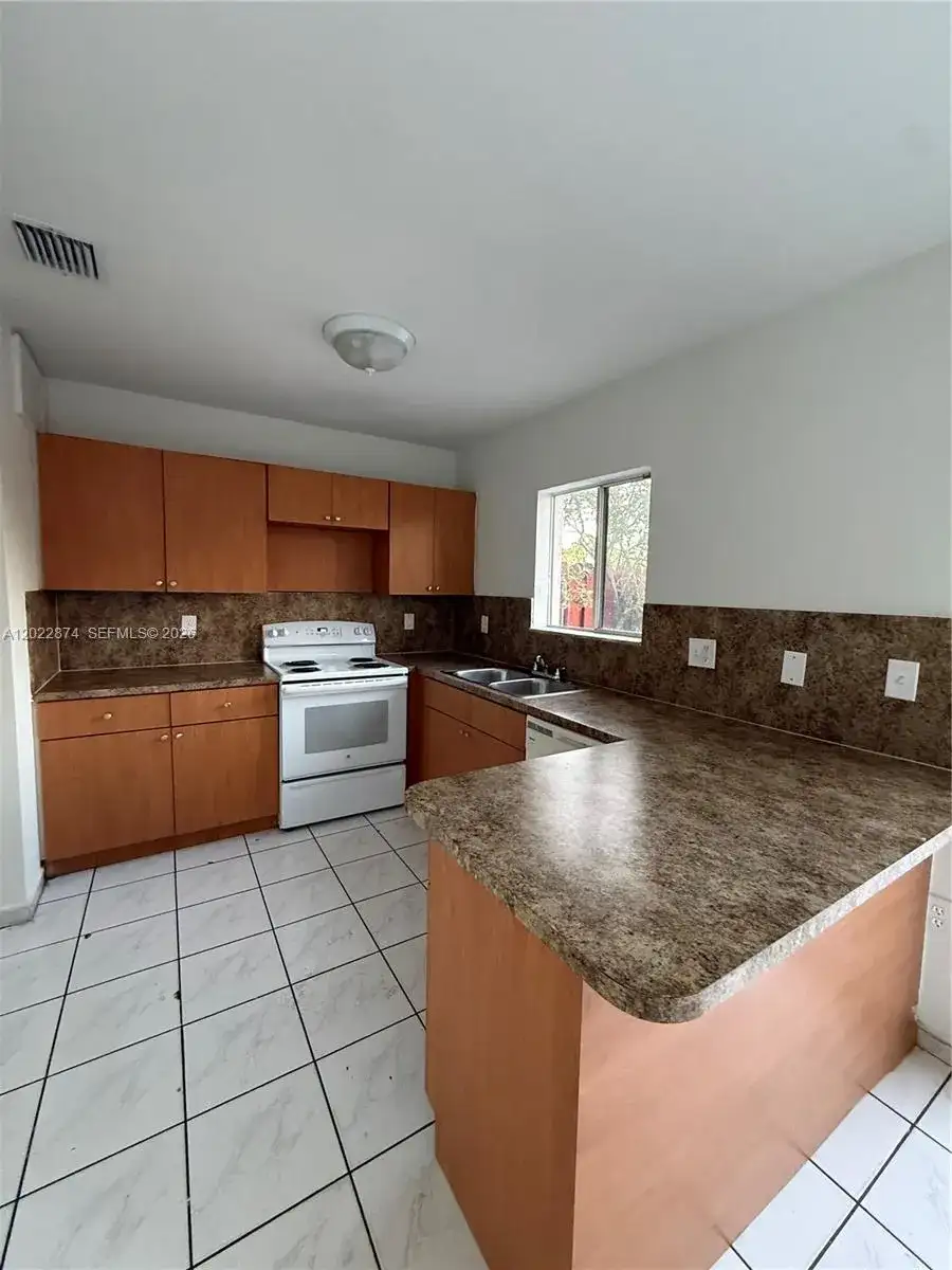 18615 NW 84th Pl # 1, Hialeah FL 33015 photo 2