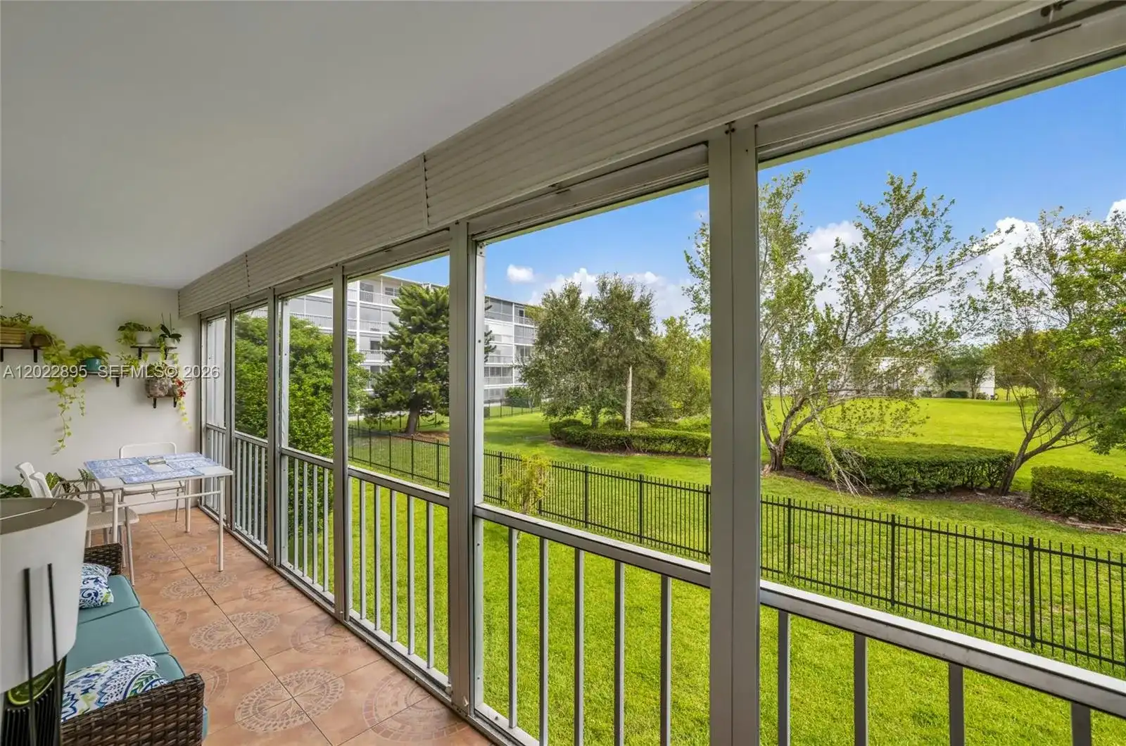 950 Hillcrest Dr # 212, Hollywood FL 33021