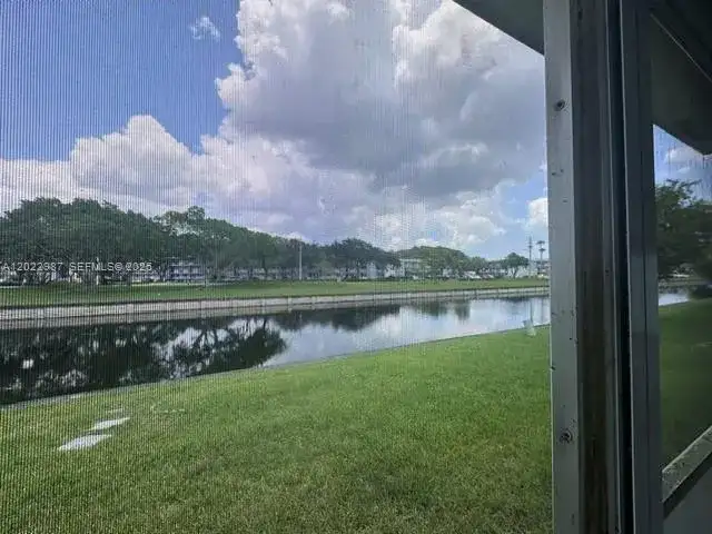 8309 NW 59th Pl, Tamarac FL 33321 photo 4