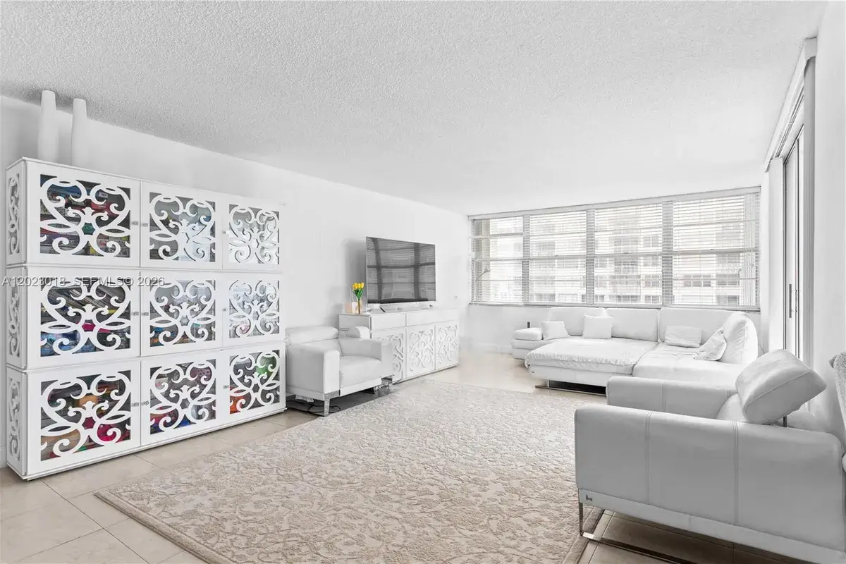 18051 Biscayne Blvd # 1105, Aventura FL 33160
