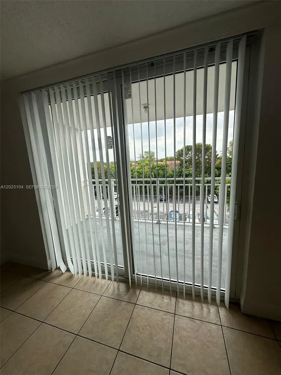6930 Miami Gardens Dr # 408, Hialeah FL 33015