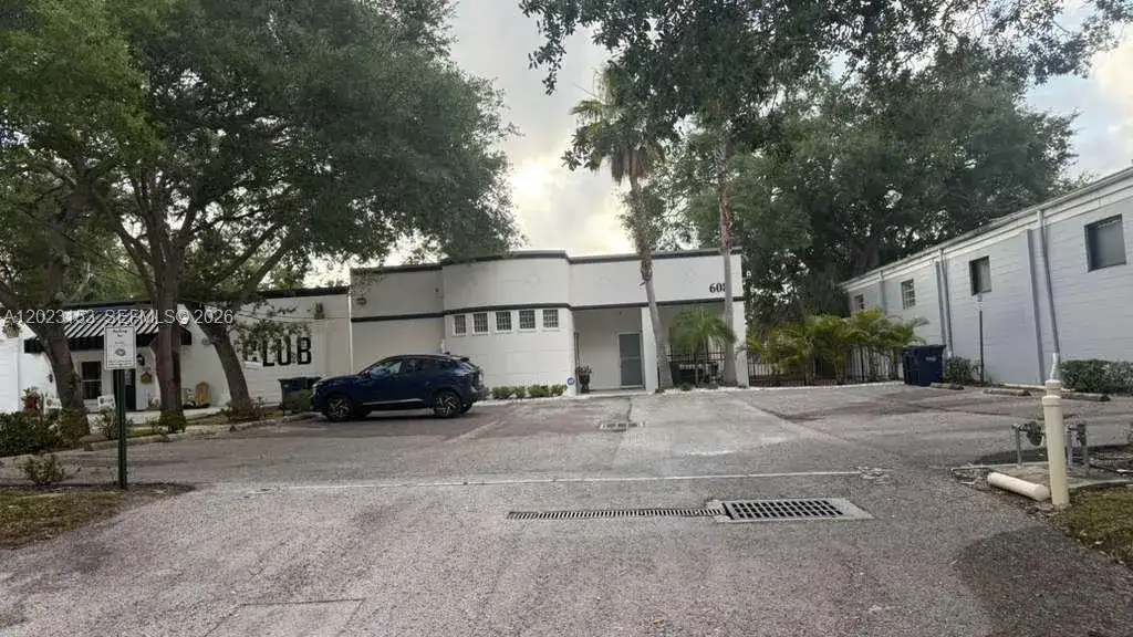 608 S Tampania, Other City - In The State Of Florida FL 33609 photo 3