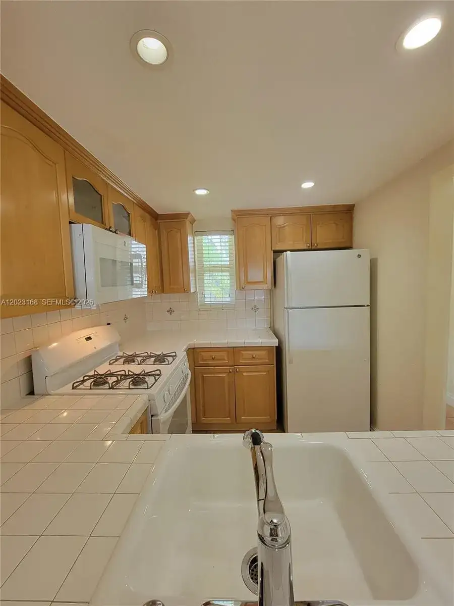 6707 N Kendall Dr # 107, Pinecrest FL 33156 photo 3