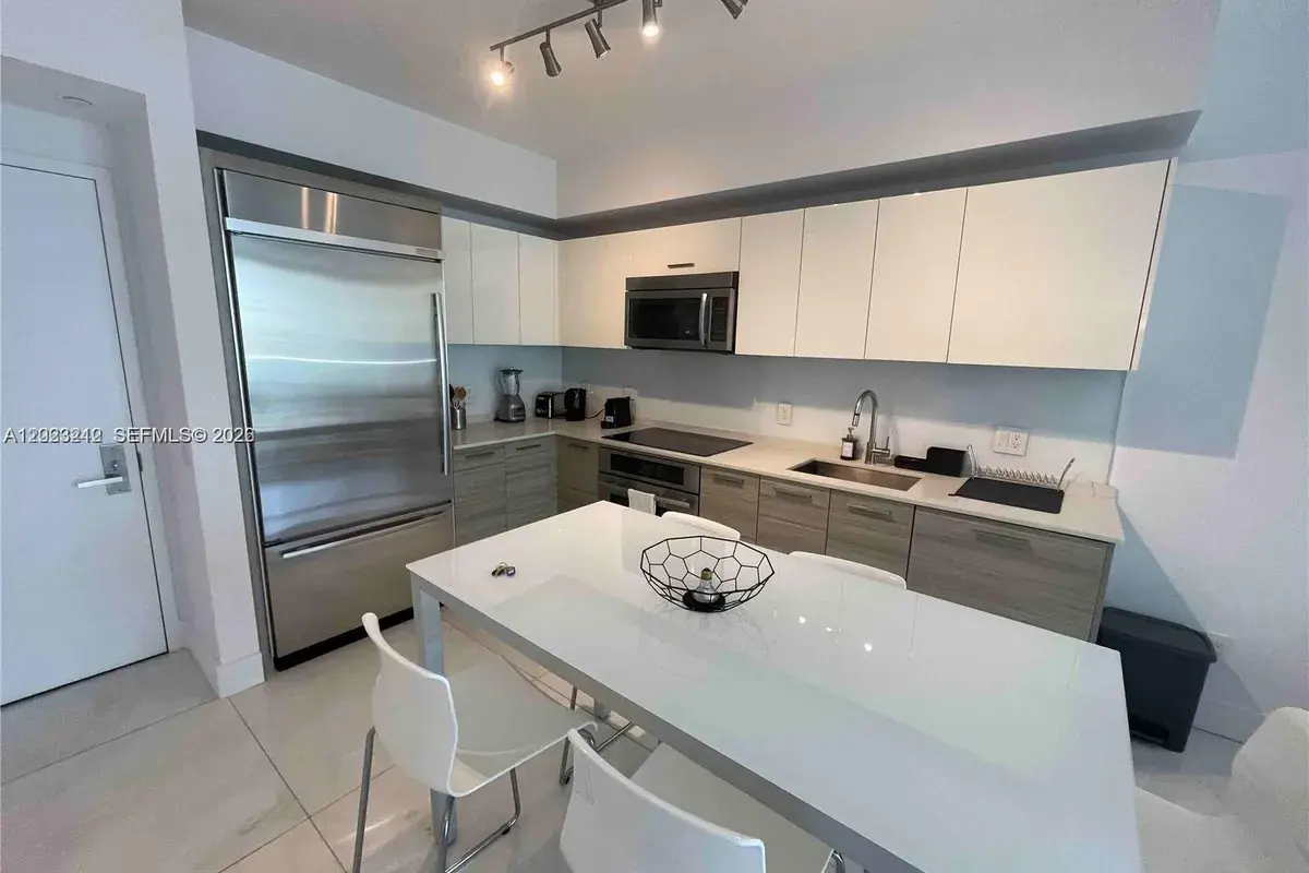 1300 Brickell Bay Dr # 2304, Miami FL 33131
