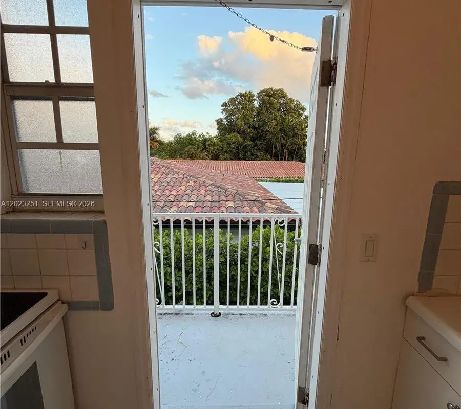 2200 Calais Dr # 5, Miami Beach FL 33141