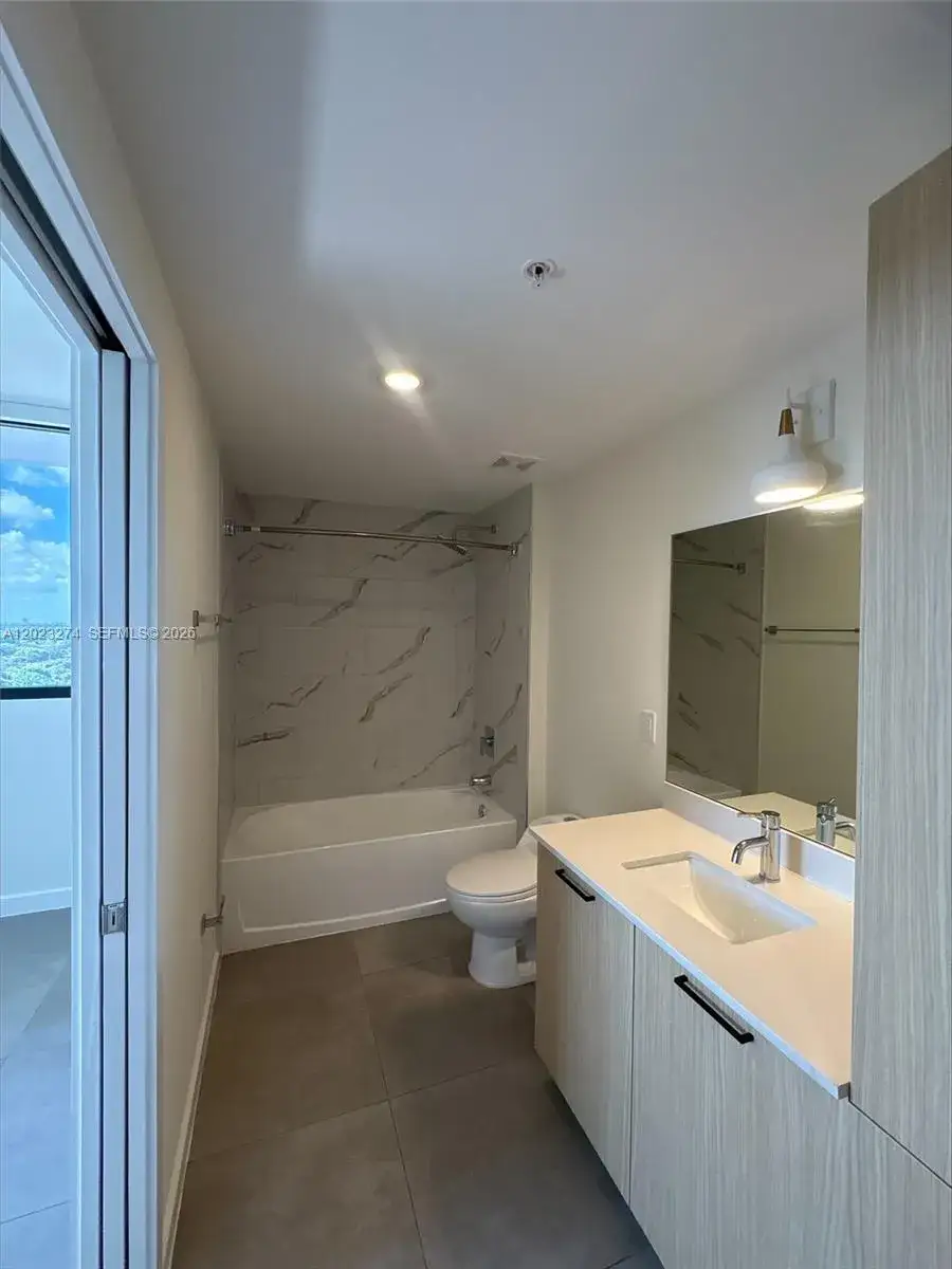 16395 Biscayne Blvd # 1310, North Miami Beach FL 33160