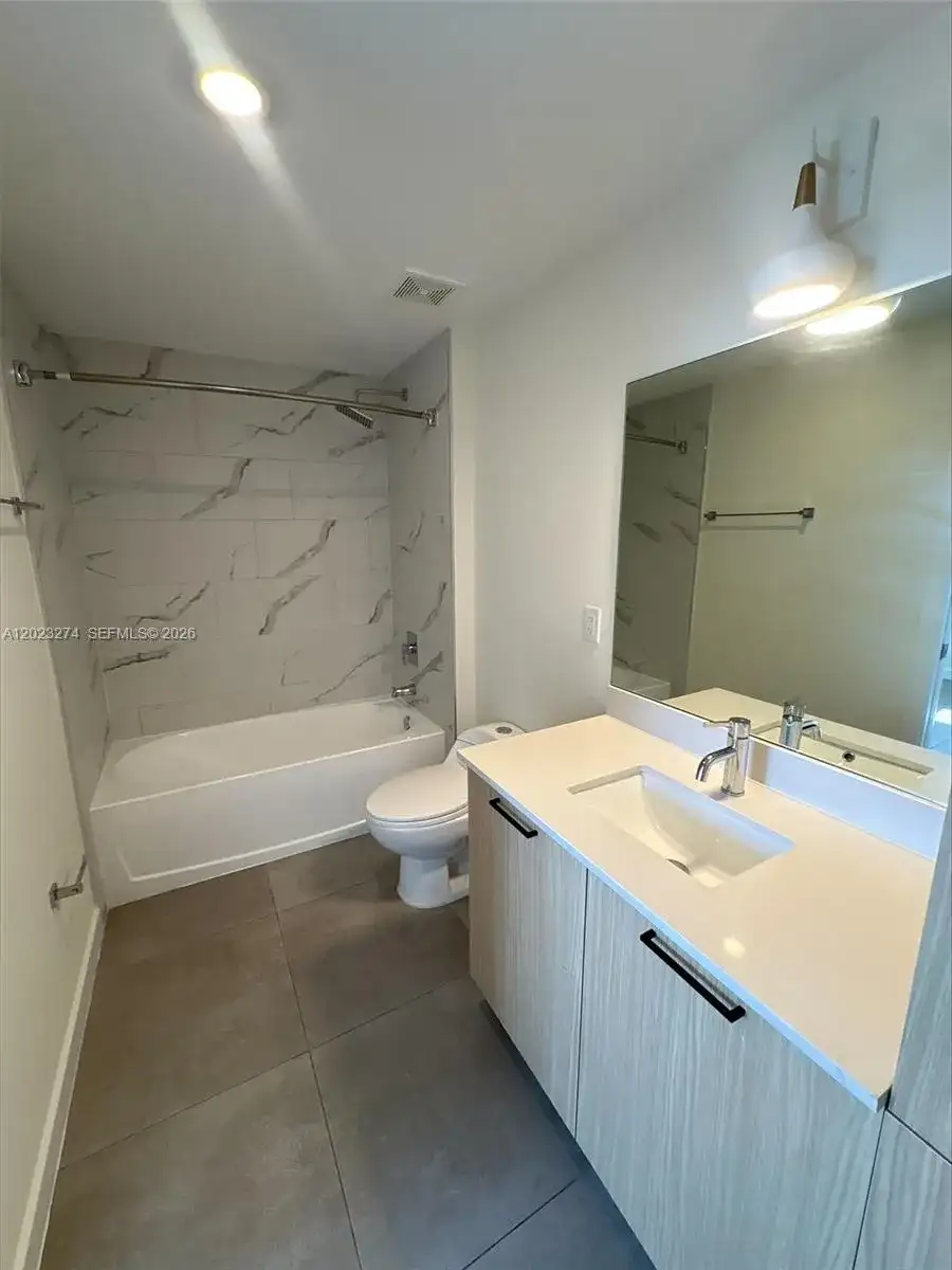 16395 Biscayne Blvd # 1310, North Miami Beach FL 33160 photo 2