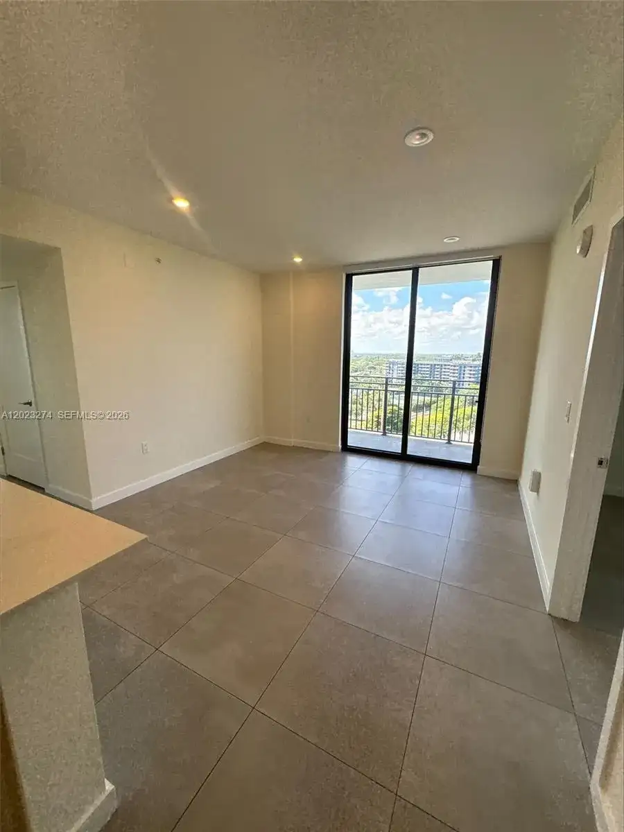 16395 Biscayne Blvd # 1310, North Miami Beach FL 33160 photo 4