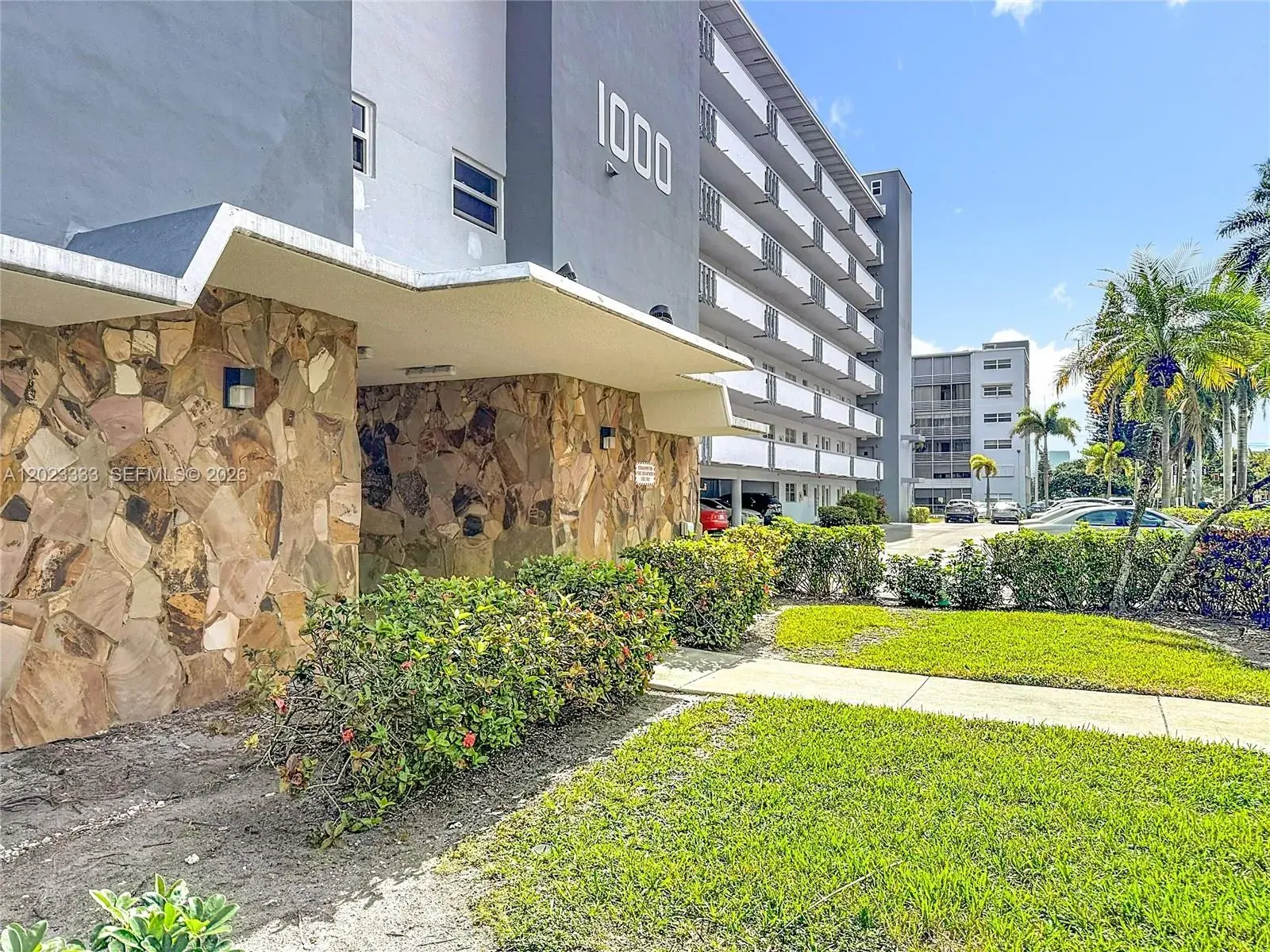 1000 NE 14th Ave # 411, Hallandale Beach FL 33009