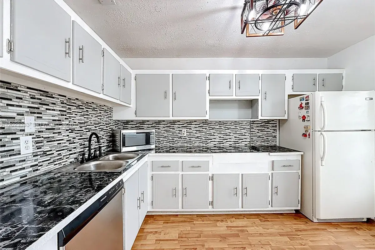 1000 NE 14th Ave # 411, Hallandale Beach FL 33009