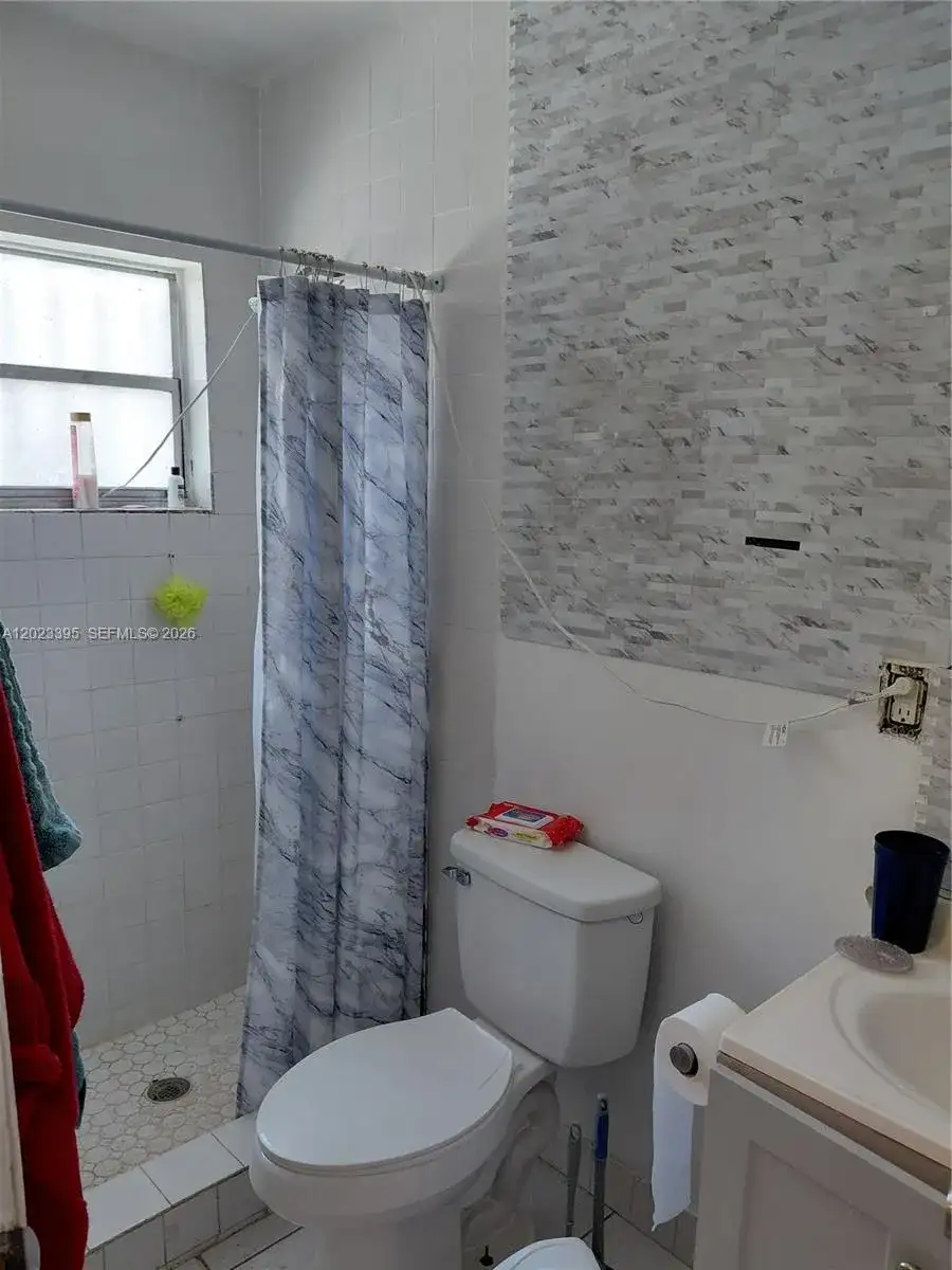 2140 NW 1st Ter, Miami FL 33125 photo 4